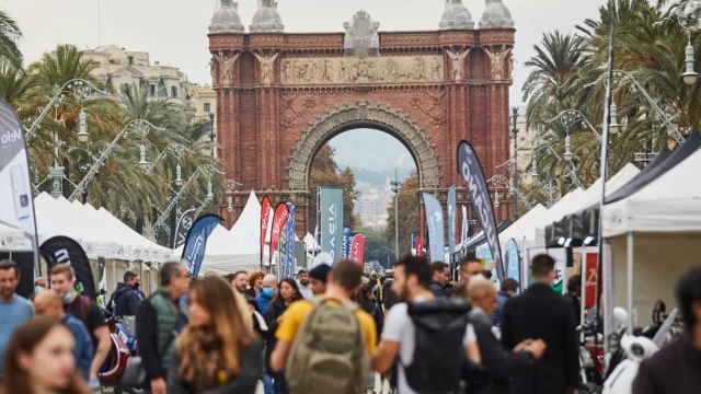 Vuelve Expoelectric al Arco de Triunfo en Barcelona: dos días para ver y aprender de vehículos eléctricos, autoconsumo y la e-Casa