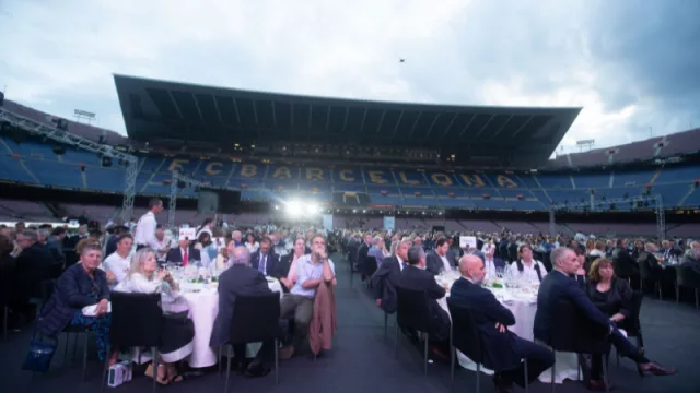 El Camp Nou se vistió de gala para unos Premis Pimes pasados por agua (qué dijeron Sánchez, Aragonés y Colau)