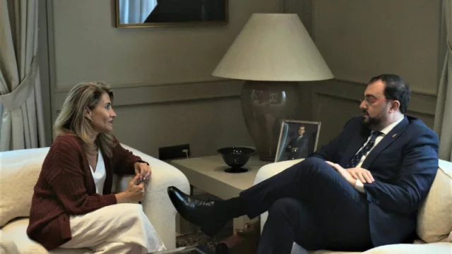 El presidente del Principado, Adrián Barbón, se reúne en Madrid con la ministra de Transporte, Raquel Sánchez