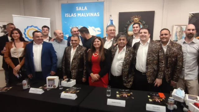La mítica formación de cumbia Los Palmeras (Santa Fe, Argentina), pasó por Barcelona