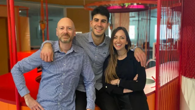 Dekel Abelson, Ana Paredes y Santiago Oddone, socios de SoftSkills
