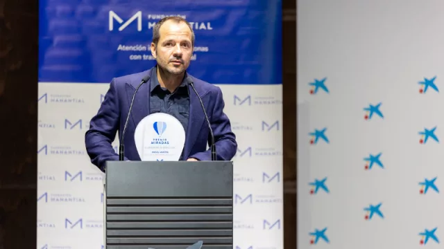 Fundación Manantial concede el Premio Miradas a Ángel Martín (“Por si las voces vuelven”) y distingue con los Sellos Solidarios a 13 empresas
