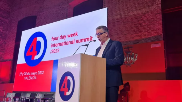 Qué tanto trabajar: la idea de una semana de 4 días suma argumentos e invita a "imaginar futuros mejores"