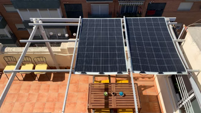Instalación de los kits autoinstalables de balcones solares en pérgola