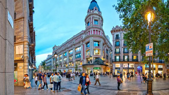 Fuerte recuperación del tráfico peatonal en Barcelona: Portál de l´Angel y Passeig de Gràcia triplican afluencia (datos CBRE)