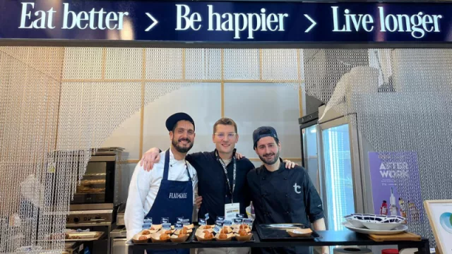 Equipo de Flax-&-Kale en la feria Alimentaria