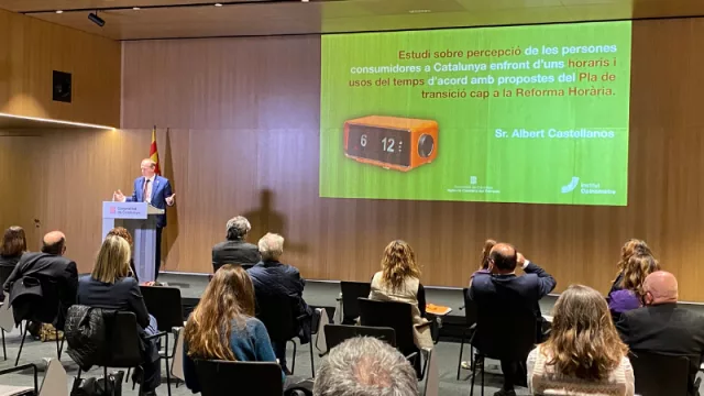 Los catalanes quieren reorganizar su vida: comamos a las 13, cenemos a las 20 y trabajemos de 8 a 17 (y no de 9 a 18)