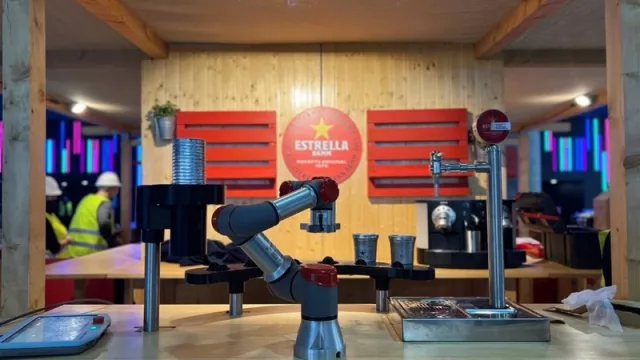 ¿Quién quiere otra caña? Damm presenta en el 4YFN un robot que sirve bebidas de forma autónoma