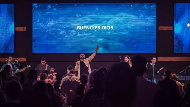 La pantalla también es una cuestión de fe (Nexos Trading sigue su apostolado tecno y exportará LEDs a las iglesias de UY)