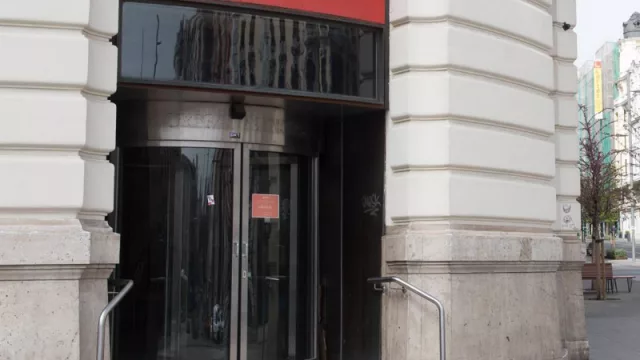 Cruje el modelo de negocio de la banca tradicional: cierran más de 3.000 oficinas y recorta 12.100 empleados