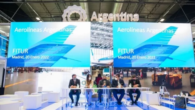 Autoridades de Aerolíneas Argentinas anuncian el regreso de los vuelos diarios Madrid - Buenos Aires en Fitur.