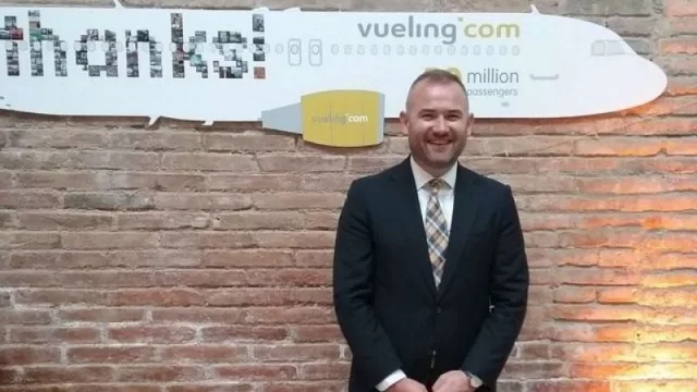 “I’m sorry Iberia”: Vueling se ratifica como la línea áerea más grande de España (129 aviones y más rutas desde Londres y París)