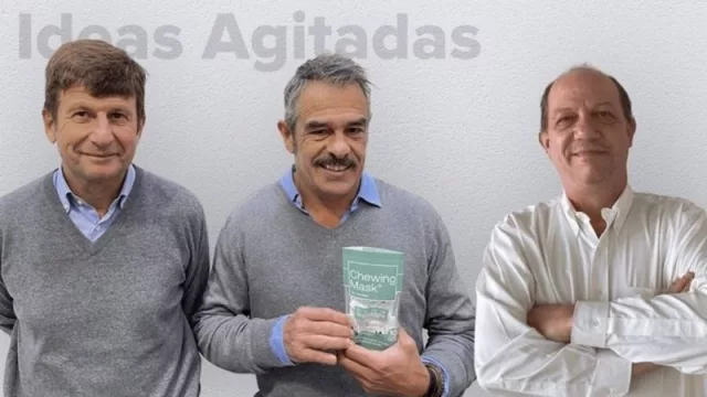 Los fundadores de la empresa José Antonio González-Cuevas y Curro Espinós, y el doctor en Inmunología Molecular por la Universidad de Cambridge Marcos Isamat. - IDEAS AGITADAS.