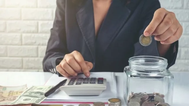 ¿Qué es y cómo se calcula el IVA trimestral?