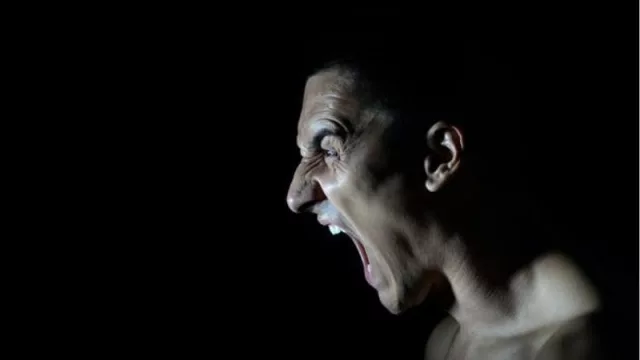 Por qué los discursos de odio predisponen a nuestro cerebro a cometer actos de odio