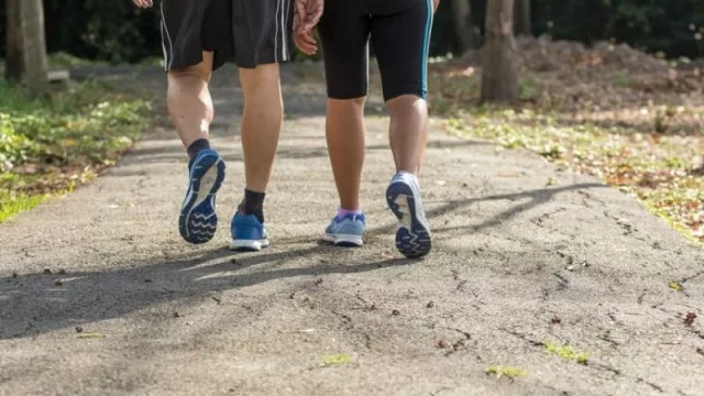 Por qué los 7.000 pasos al día son los nuevos 10.000 (cuidado: el ritmo también es importante)