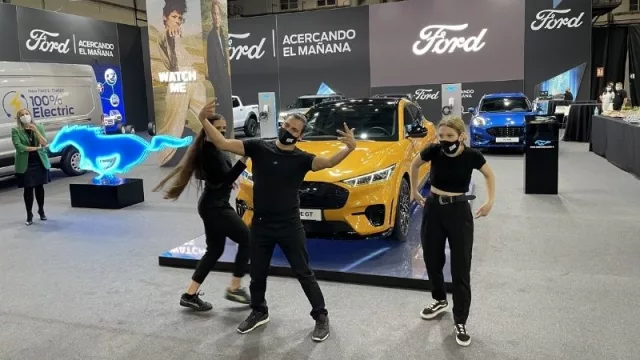 Un divertida puesta en escena para esta saga 100% eléctrica del icónico Mustang de Ford.