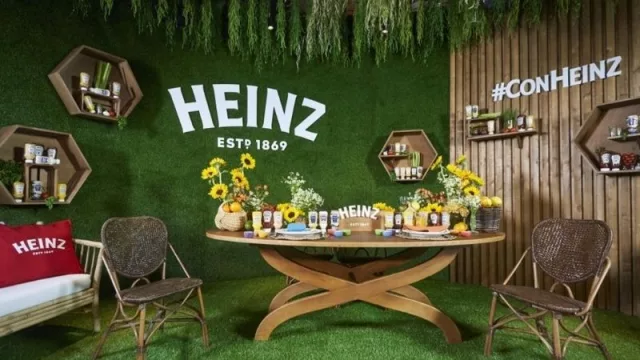 Los españoles queremos volver a comer juntos en verano, con amigos y con salsas (y así lo confirma la campaña #ConHeinz)