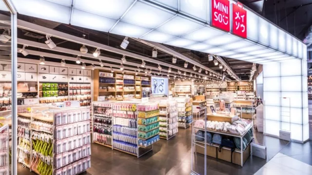 La empresa japonesa Miniso abre su quinto local en Portones Shopping