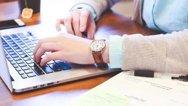 ¿Es el catalán una buena inversión para los inmigrantes latinos en Barcelona? 