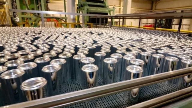 Vamos dejando los envases de vidrio y nos pasamos a las latas (eso dicen desde Ball Corporation)