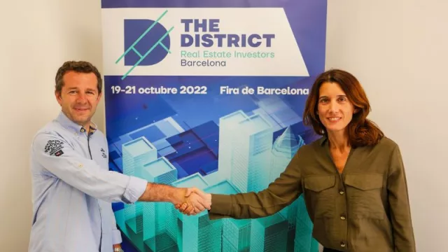 Juan Velayos, presidente de THE DISTRICT y Gema Traveria, event director de THE DISTRICT