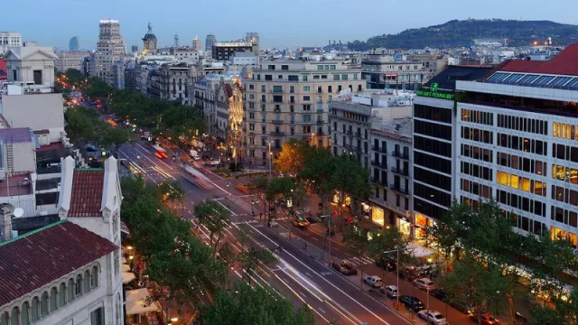 Paseo de Gràcia y Rambla Catalunya resurgen y Barcelona bate récords en aperturas de locales comerciales