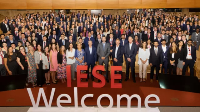 El IESE inicia dos cursos con récord de mujeres: el MiM en Madrid (43%) y el MBA en Barcelona (37%)
