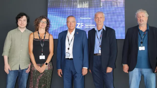 Pedro Navarro y parte del equipo de VDMHealth.