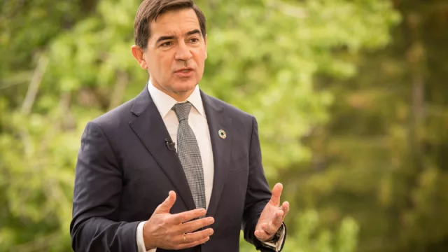 “Hay que abrazar los cambios para seguir avanzando” (la mirada de Carlos Torres desde el BBVA)
