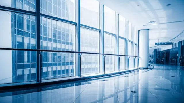 El eterno debate sobre cómo y quién debe ofrecer los servicios básicos