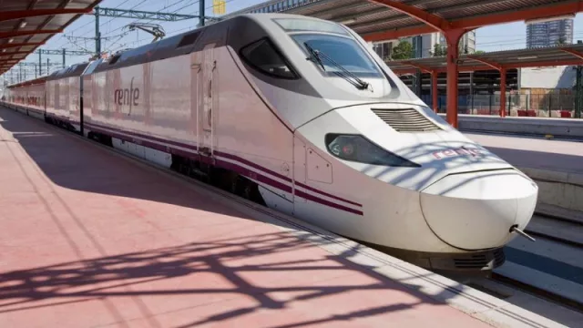 Madrid - Barcelona a 7 € y otras ofertas de Renfe para el Black Friday (AVE, Avlo, Alvia, Euromed e Intercity)
