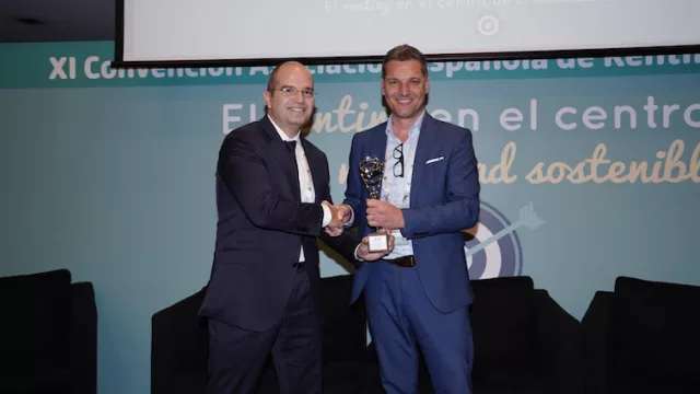 La Asociación Española de Renting de Vehículos (AER) premia la colaboración de Nissan Iberia