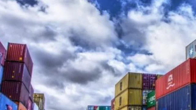 Y las exportaciones siguen tropezando (noviembre tuvo una baja de 11% respecto a 2021)