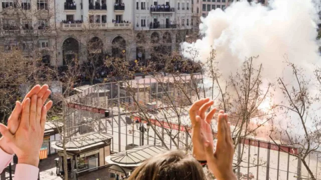 Los balcones falleros, una muestra turística de experiencias en las fallas de Valencia (este año serán las más exitosas de la historia)