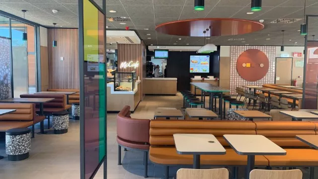 McDonald’s, luego del incendio sufrido en septiembre de 2022, reabre su restaurante del centro comercial Bonaire de Aldaia (Valencia)