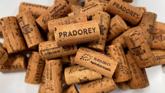 Pradorey lidera la sostenibilidad en la industria vinícola europea con el uso de corchos ecológicos