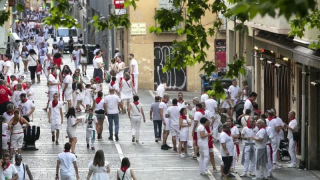 Renfe Pone en marcha los “Trenes del Chupinazo”: ofrecerá más de 26.000 plazas en Catalunya (para viajar a las fiestas de San Fermín)