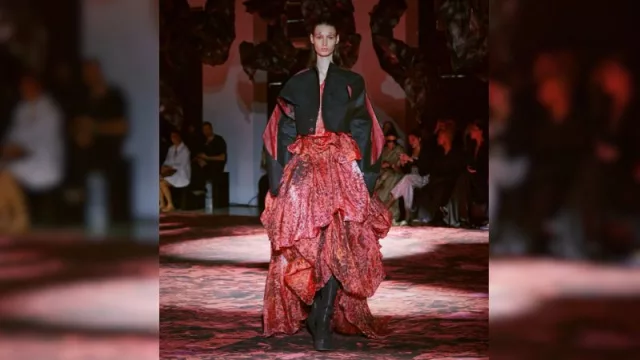 Epson y el diseñador Yuima Nakazato presentan en la Semana de la Moda de París “el futuro de la moda sostenible”