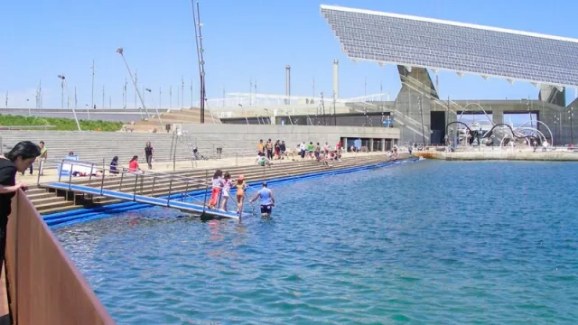 Las playas más exclusivas para comprar y alquilar viviendas en España: Talamanca (Baleares), Els Banys del Fòrum (Barcelona) y Cala Els Pots (Girona)