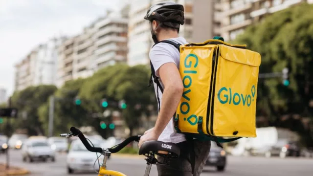 El delivery aumenta un 130% en las ciudades de costa de Catalunya (productos locales como las croquetas y pollo a l’ast, lo más pedido)