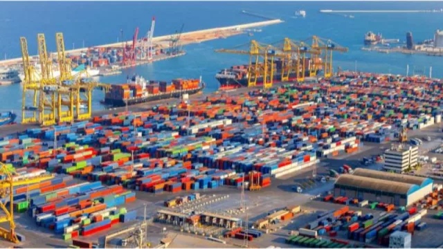 Les exportacions catalanes assoleixen un nou rècord i creixen un 14,5% el primer semestre de l'any (Avui en Catala)