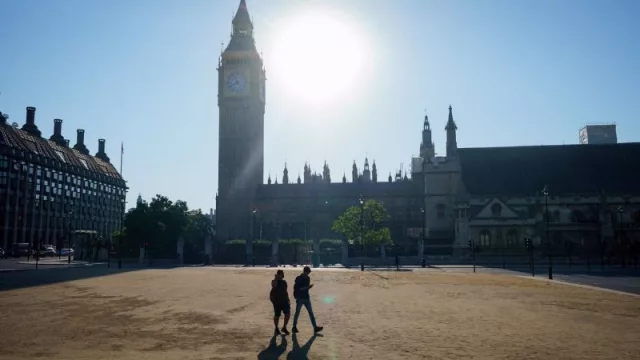 Los bancos británicos deberán garantizar acceso al efectivo a una distancia razonable o serán multados