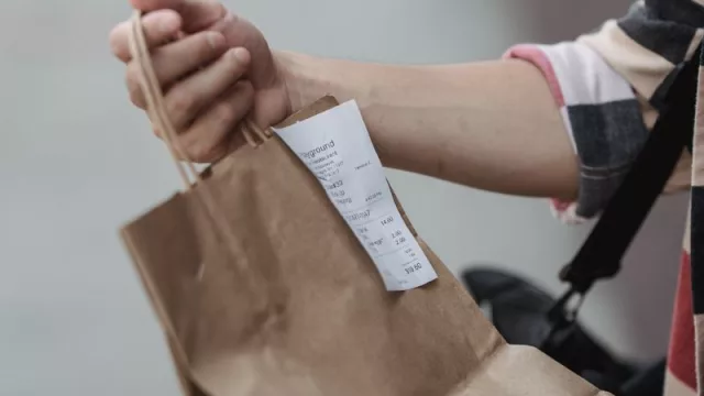 La publicitat enganyosa és la pràctica comercial que més preocupa les persones consumidores (Avui en Catala)