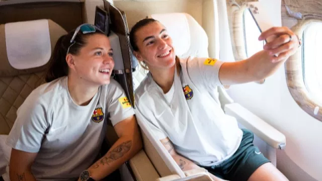 Catalunya acompanya les jugadores del FC Barcelona durant el Tour de pretemporada per Mèxic (Avui en Catala)