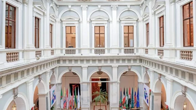 Rusia y Arabia Saudí anuncian recortes adicionales en sus exportaciones de petróleo (hasta finales de año)