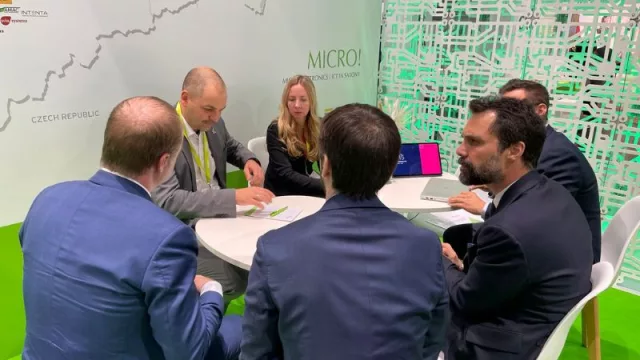 El consejero Torrent participa en el acto de inauguración de la planta de microchips de Ideaded