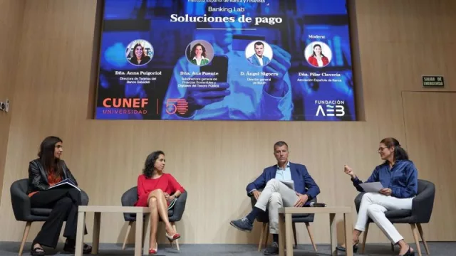 Representantes del sector bancario apuestan por Bizum para la distribución del euro digital