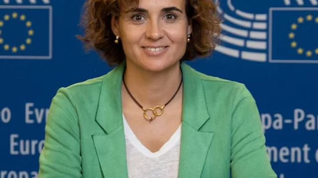 La Eurocámara aprueba resolución de Montserrat para eliminar el cobro por maleta de mano