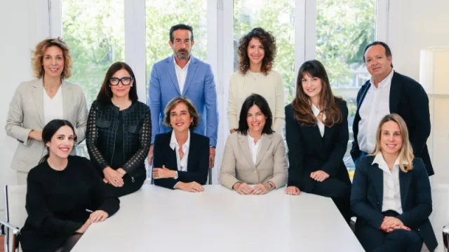 Comité Ejecutivo de LLYC Barcelona, (izq. a derecha): Àngels Chacón, Laia Jardí, Imma Haro, Marc Casanovas, María Cura, Georgina Rosell, Eva Pedrol, Mònica Acero, Óscar Iniesta y Natalia Pérez.